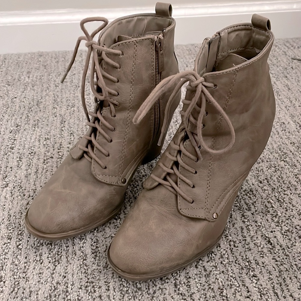 Brekelles heather lace-up bootie!